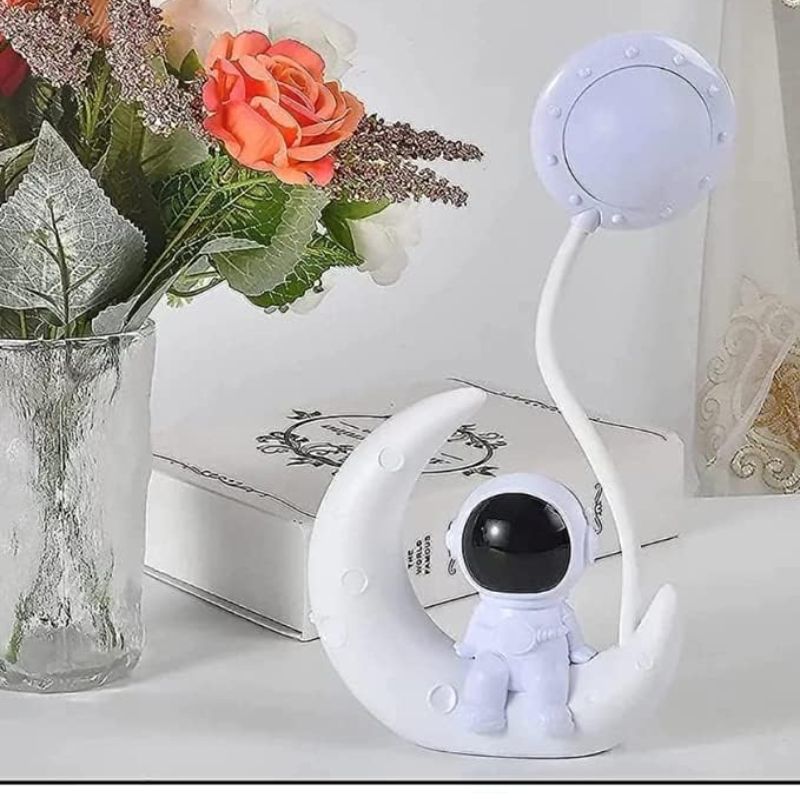 Decorative Astronaut Lamp – LED Space-Themed Night Light