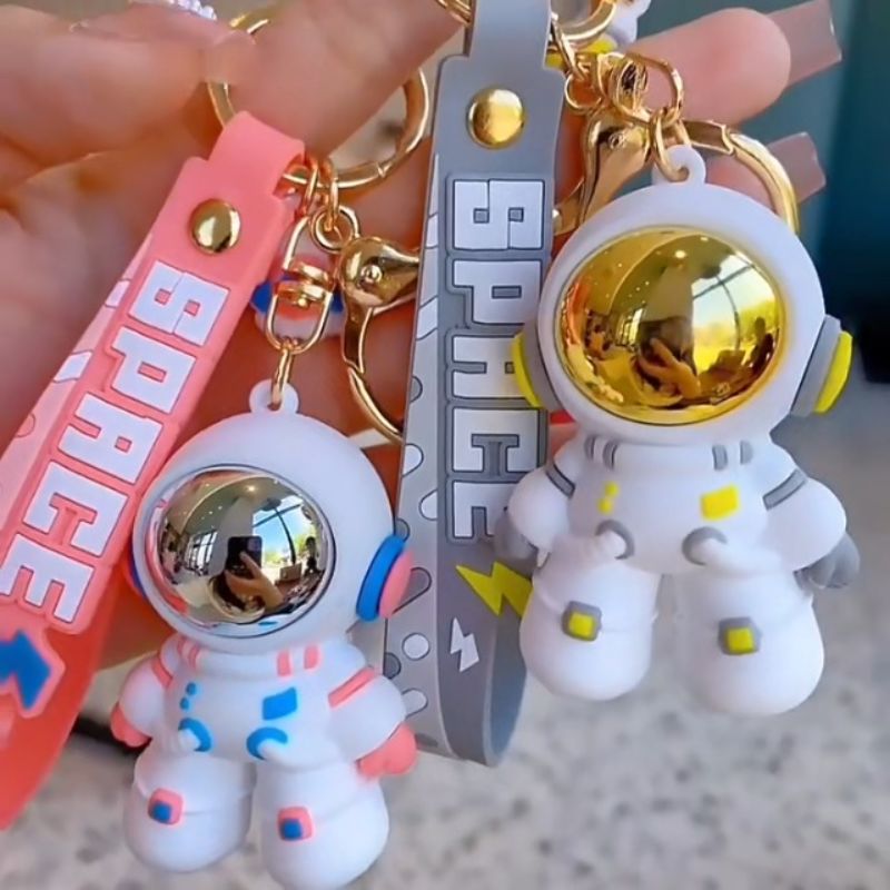 Spaceman 3D Silicone Keychain – Cute Astronaut Bag & Car Charm