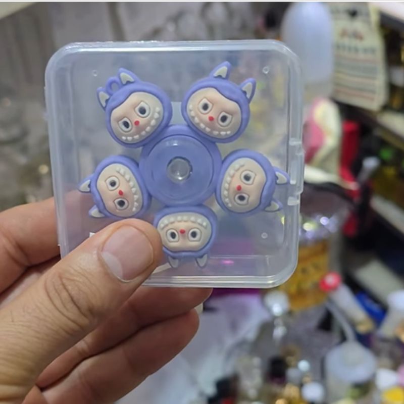 Face Changing Spinning Keychain – Fun Fidget Accessory