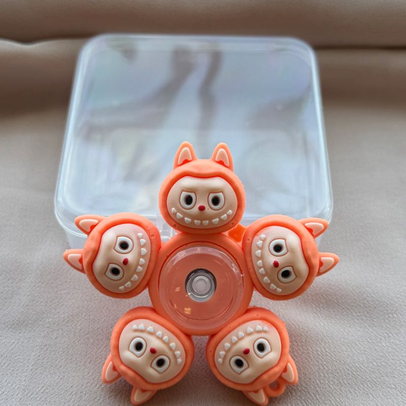 Face Changing Spinning Keychain – Fun Fidget Accessory