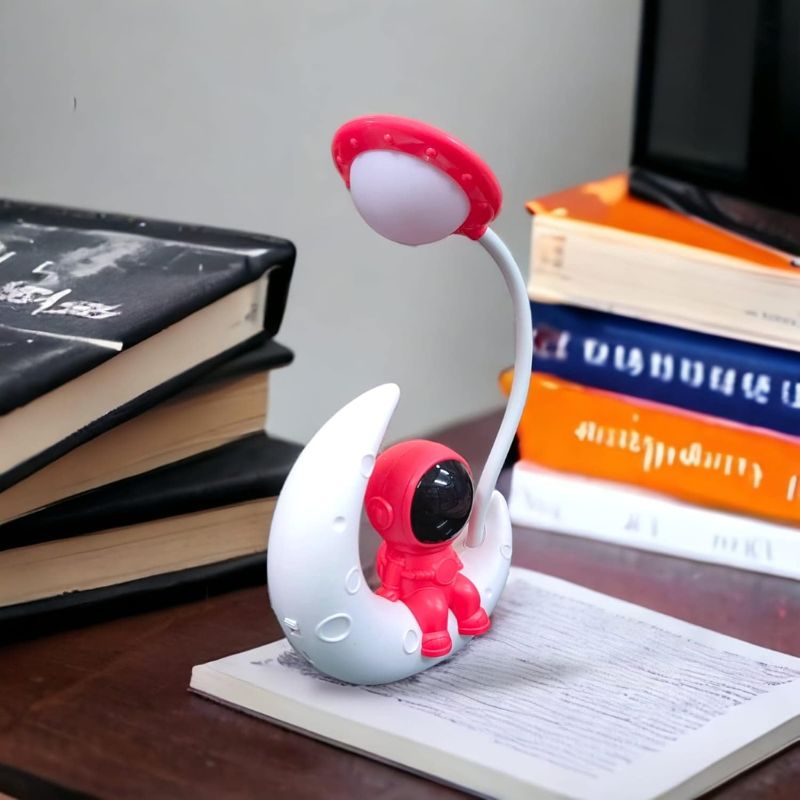 Decorative Astronaut Lamp – LED Space-Themed Night Light