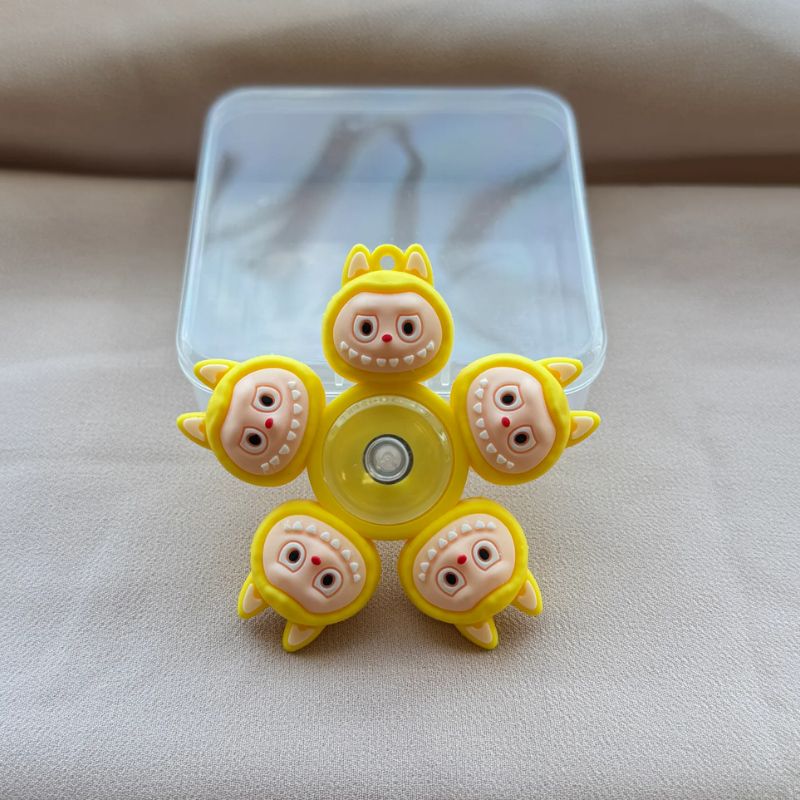 Face Changing Spinning Keychain – Fun Fidget Accessory