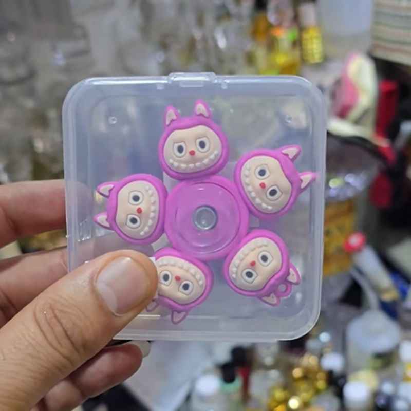 Face Changing Spinning Keychain – Fun Fidget Accessory