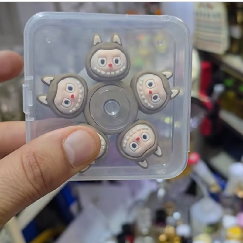 Face Changing Spinning Keychain – Fun Fidget Accessory